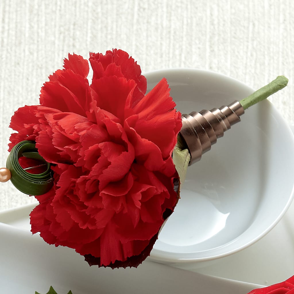 Boutonnière œillet rouge